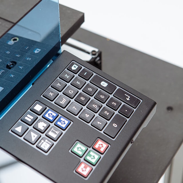 Close up on the keyboard of the user interface device fixed on a Mekanika Pro