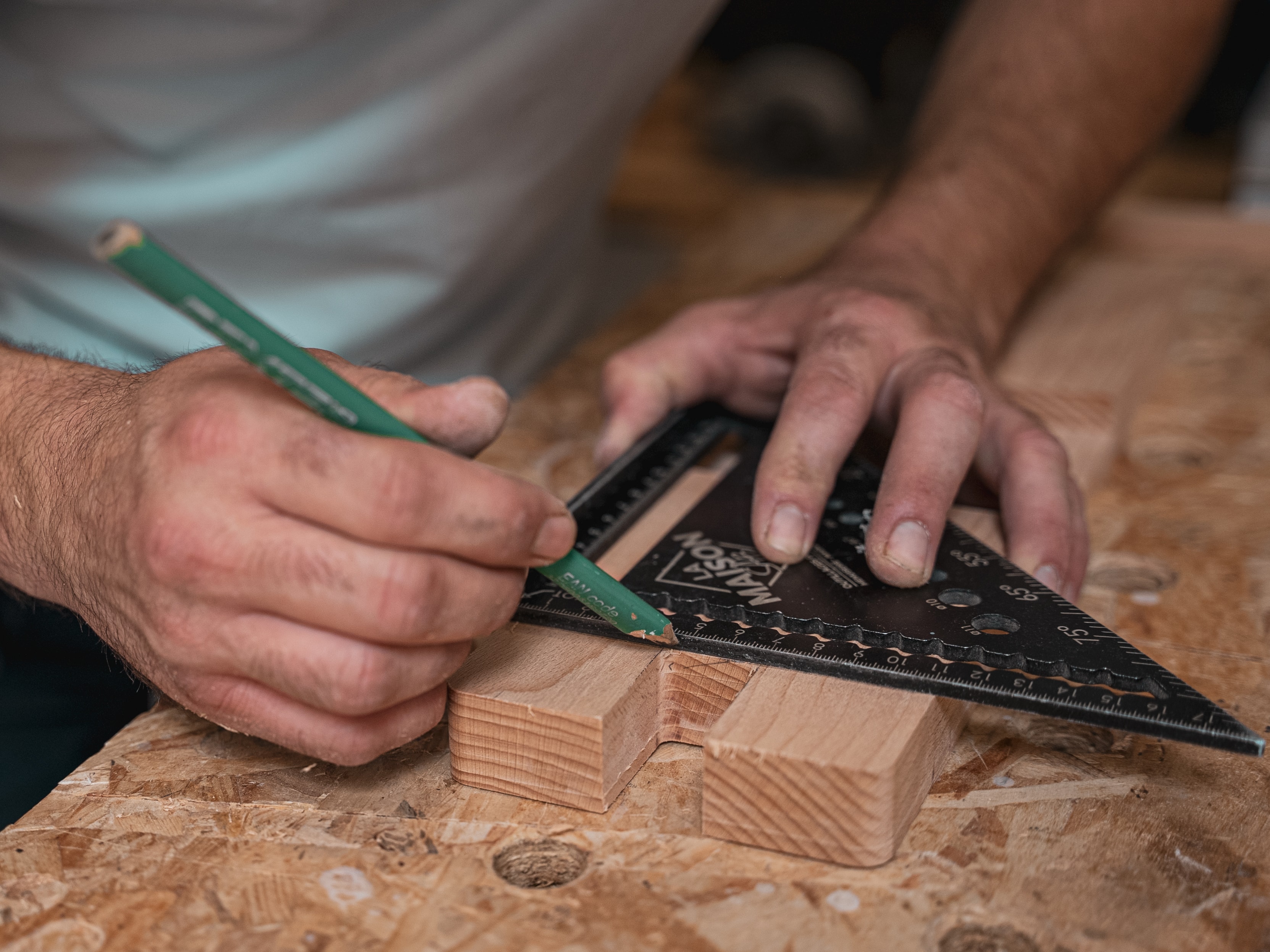 <img src="image.jpg" alt="">