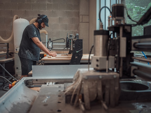 duplex studio workshop with user working on a Mekanika Pro 