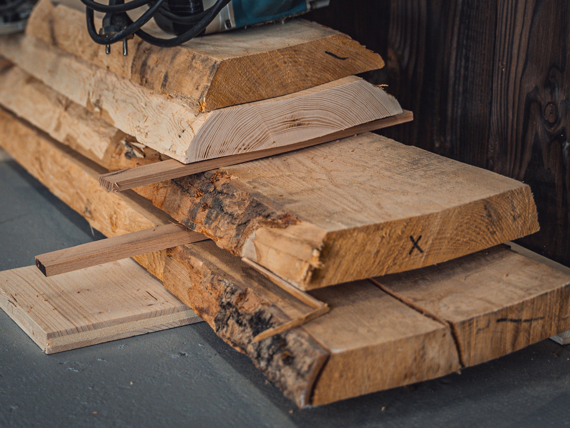 <img src="image.jpg" alt="">